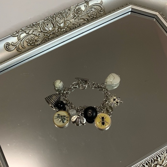 One amber bracelet and one beehive bracelet - Picture 4 of 4